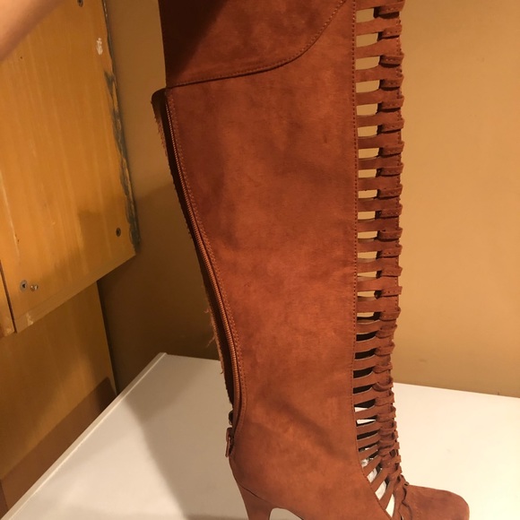 Knee-high boots - Picture 7 of 8